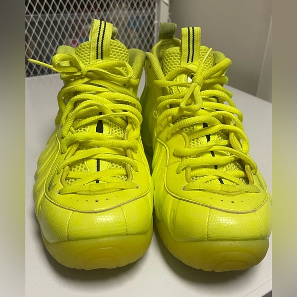 Nike Air Foamposite Pro Volt 2020 - Size 10.5🔥 - Picture 12 of 16